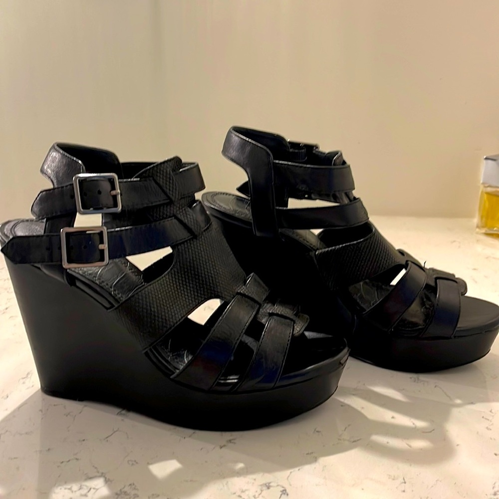 Gianni Bini black sandal